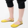 Ballerinas mit Knöchelriemen aus Lammleder in Dandelion
