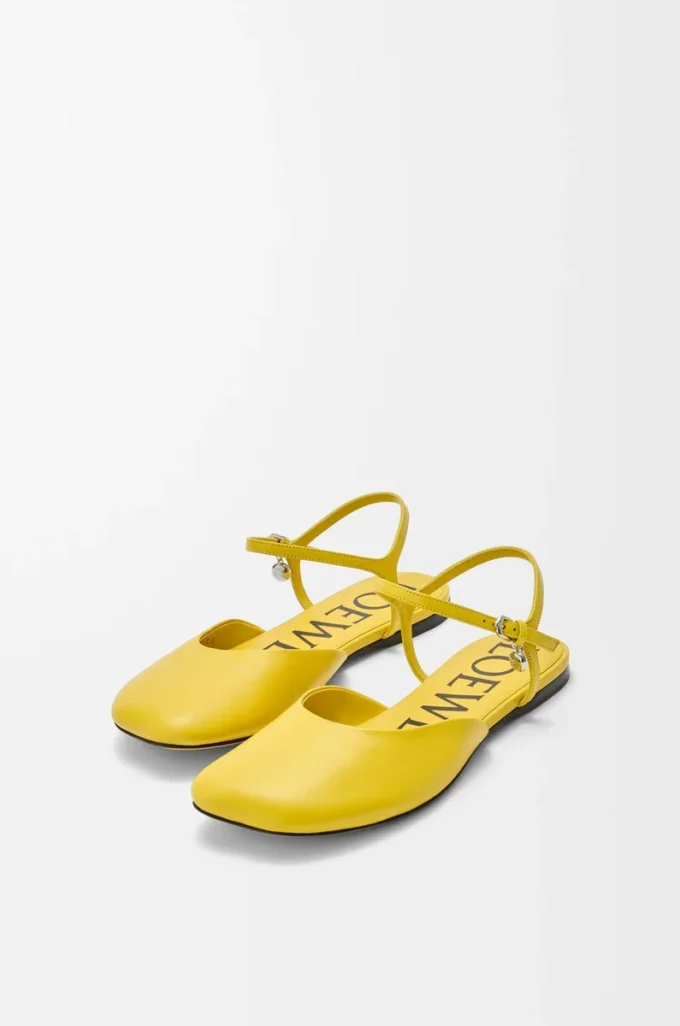 Ballerinas mit Knöchelriemen aus Lammleder in Dandelion