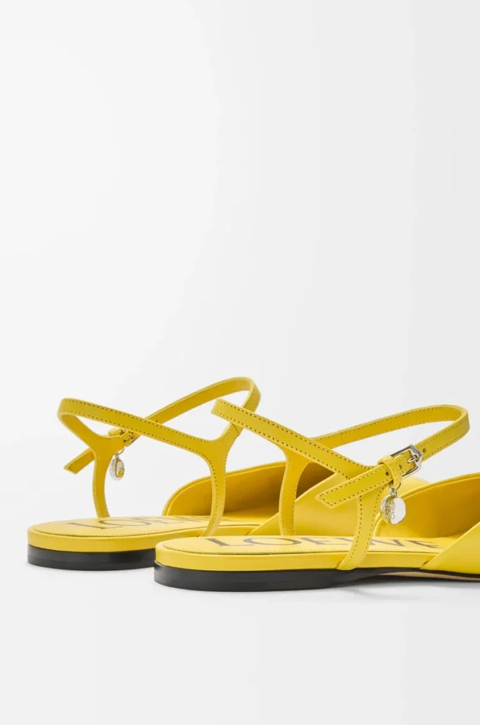 Ballerinas mit Knöchelriemen aus Lammleder in Dandelion