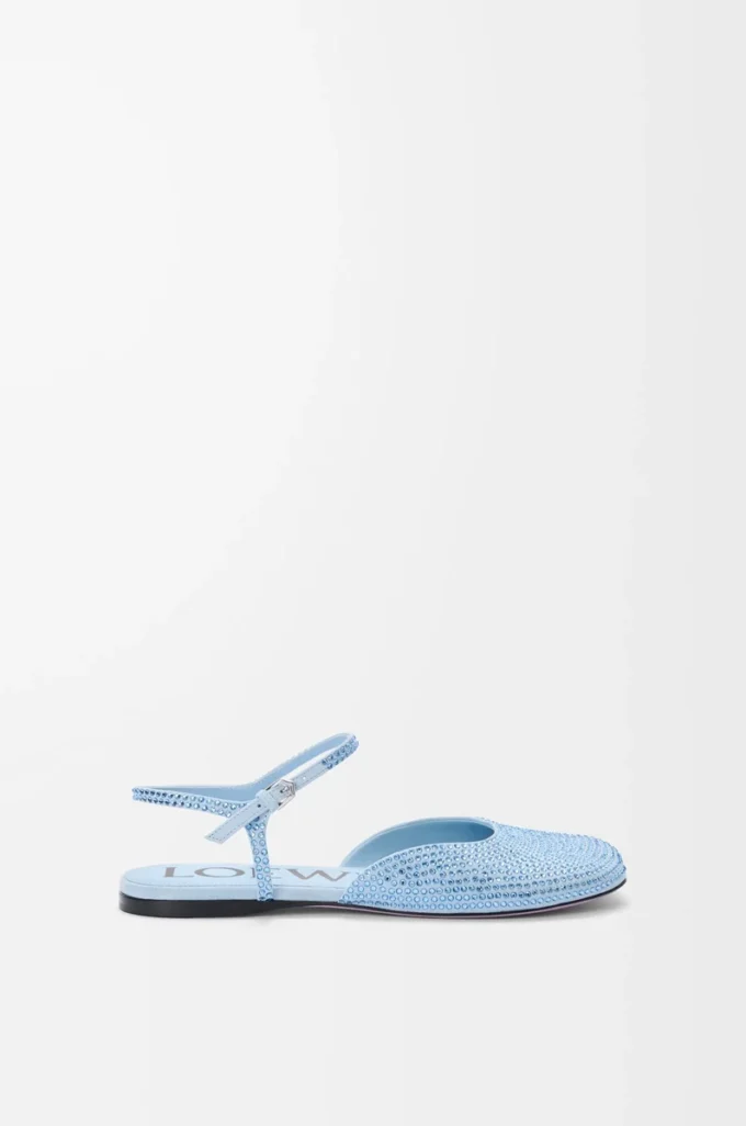 Ballerinas mit Knöchelriemen aus mit Strass verziertem Wildleder in Babyblau
