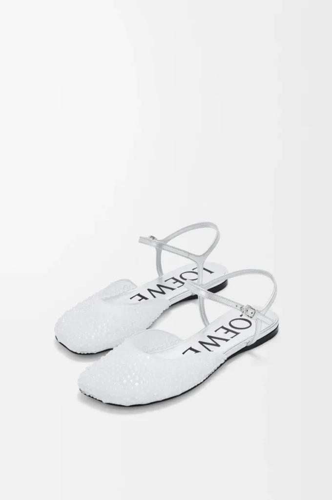 Ballerinas mit Knöchelriemen aus verziertem Mesh, transparent