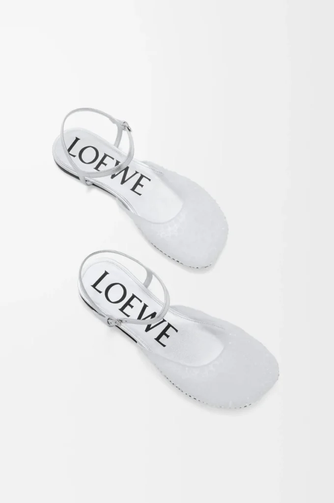 Ballerinas mit Knöchelriemen aus verziertem Mesh, transparent