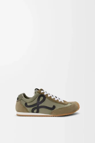 Ballet Runner 2.0 aus Nylon und Kalbsleder Hellkhaki/Schwarz/Weiß