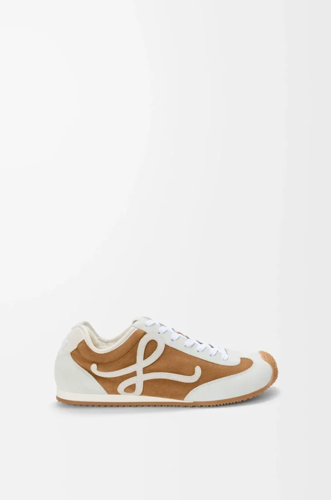 Ballet Runner 2.0 aus Wildleder und Lammfell Tan/Weiß