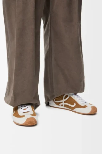Ballet Runner 2.0 aus Wildleder und Lammfell Tan/Weiß