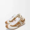 Ballet Runner 2.0 aus Wildleder und Lammfell Tan/Weiß