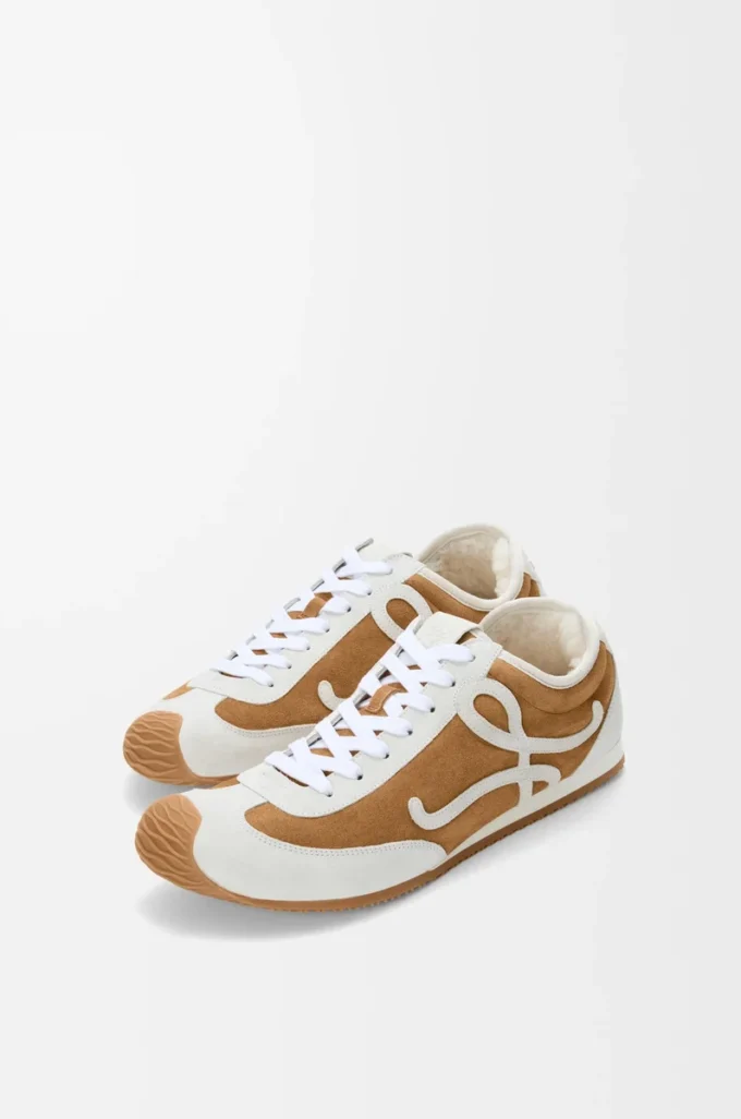 Ballet Runner 2.0 aus Wildleder und Lammfell Tan/Weiß
