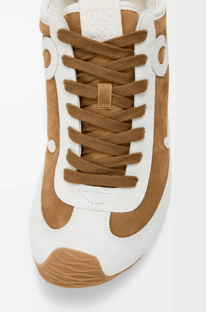 Ballet Runner 2.0 aus Wildleder und Lammfell Tan/Weiß