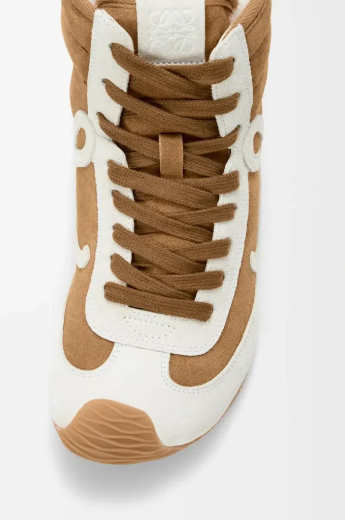 Ballet Runner 2.0 High-Top aus Wildleder und Lammfell Hellbraun/Weiß