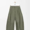 Barrel-Hose aus Baumwolle und Seide in Khaki-Grün