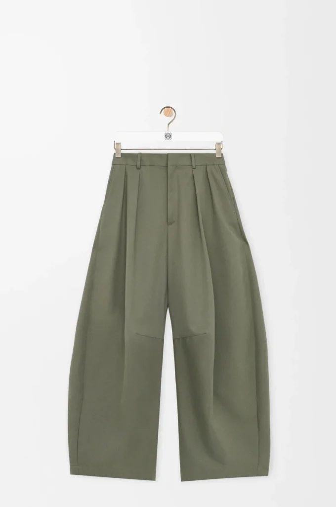 Barrel-Hose aus Baumwolle und Seide in Khaki-Grün