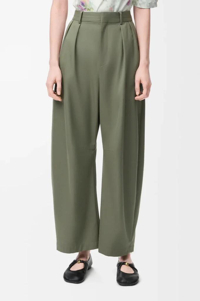 Barrel-Hose aus Baumwolle und Seide in Khaki-Grün