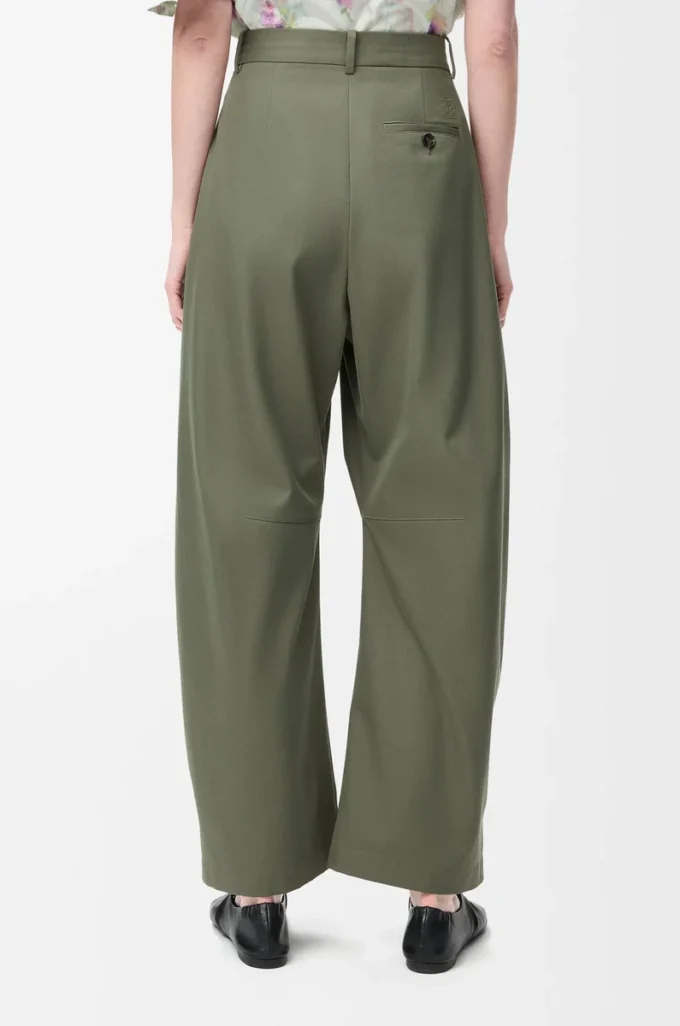 Barrel-Hose aus Baumwolle und Seide in Khaki-Grün