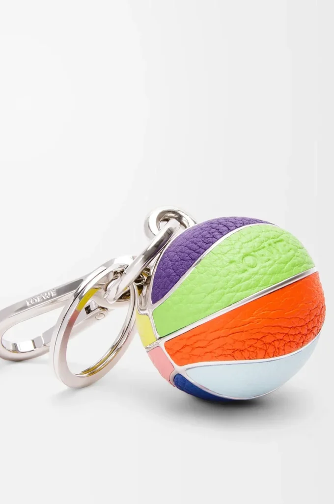 Basketball-Anhänger aus Kalbsleder und Metall Mehrfarbig
