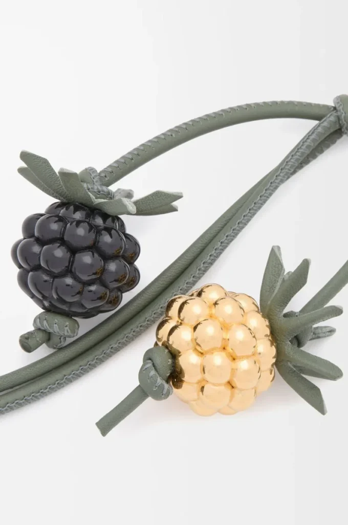 Beeren-Anhänger aus klassischem Kalbsleder in Schwarz/Grün