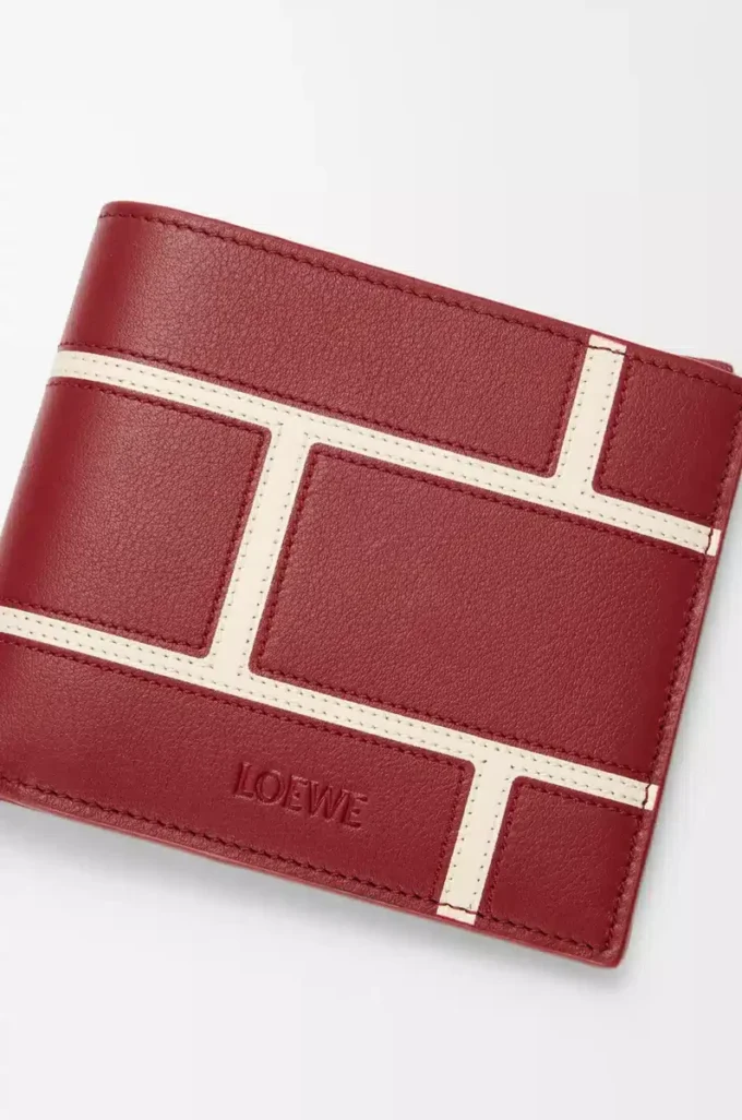 Bifold-Brieftasche aus klassischem Kalbsleder in Burnt Red
