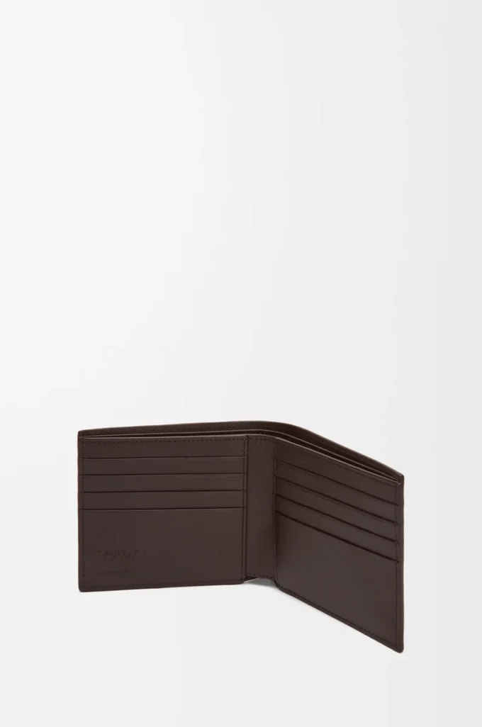Bifold-Geldbörse aus satiniertem Kalbsleder in Dunkelbraun