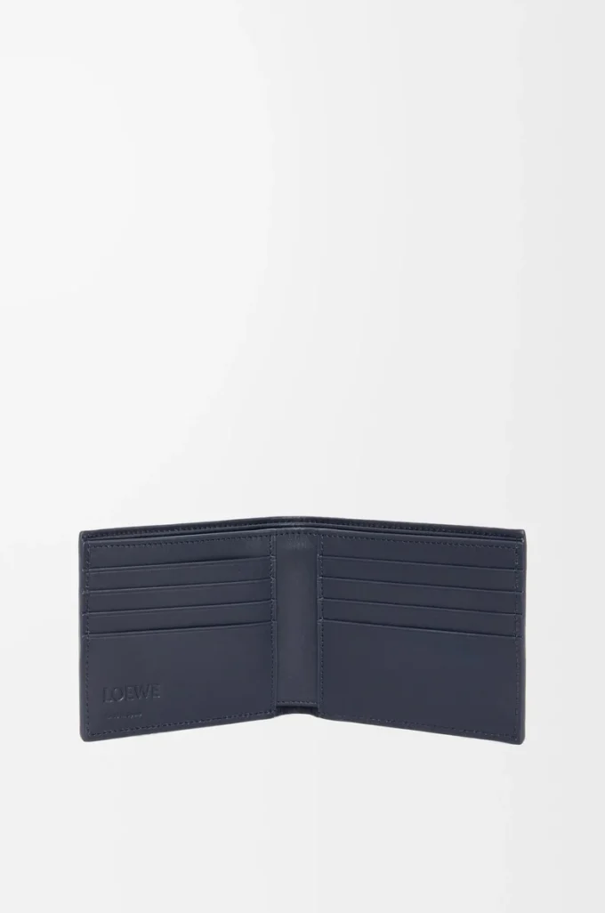 Bifold-Geldbörse aus strukturiertem klassischem Kalbsleder in Deep Navy
