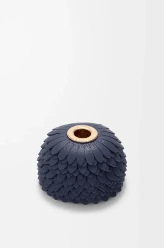 Blumenanhänger aus Kalbsleder in Marineblau