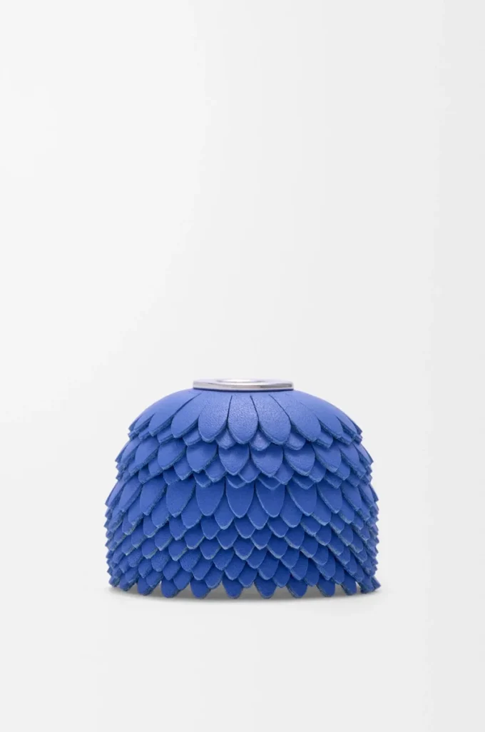 Blumenanhänger aus Kalbsleder in Meeresblau