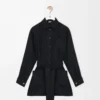 Bluse mit Gürtel aus schwarzer Seide