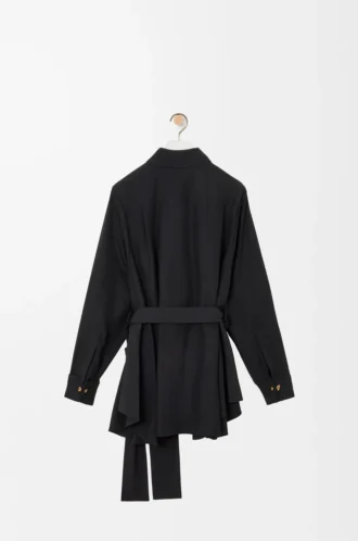 Bluse mit Gürtel aus schwarzer Seide