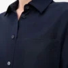 Bluse mit Gürtel aus Seide in Marineblau