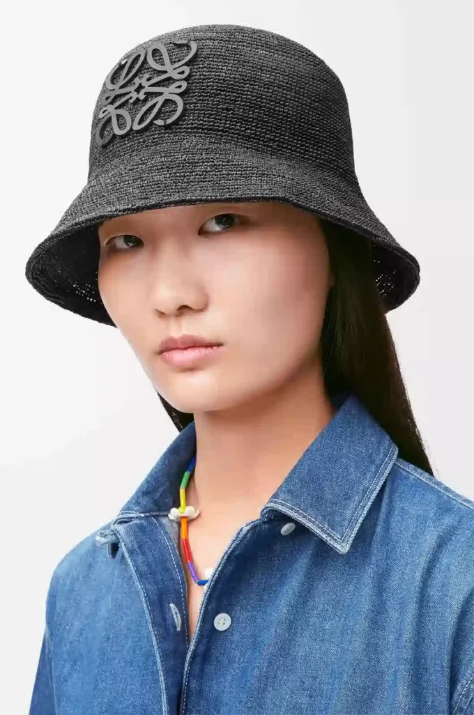 Bucket Hat aus Raffia und Kalbsleder Schwarz