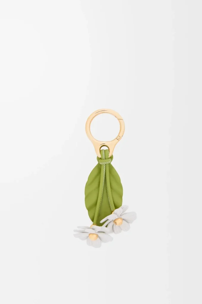 Chamomille-Blumenanhänger aus klassischem Kalbsleder in Weiß/Grün