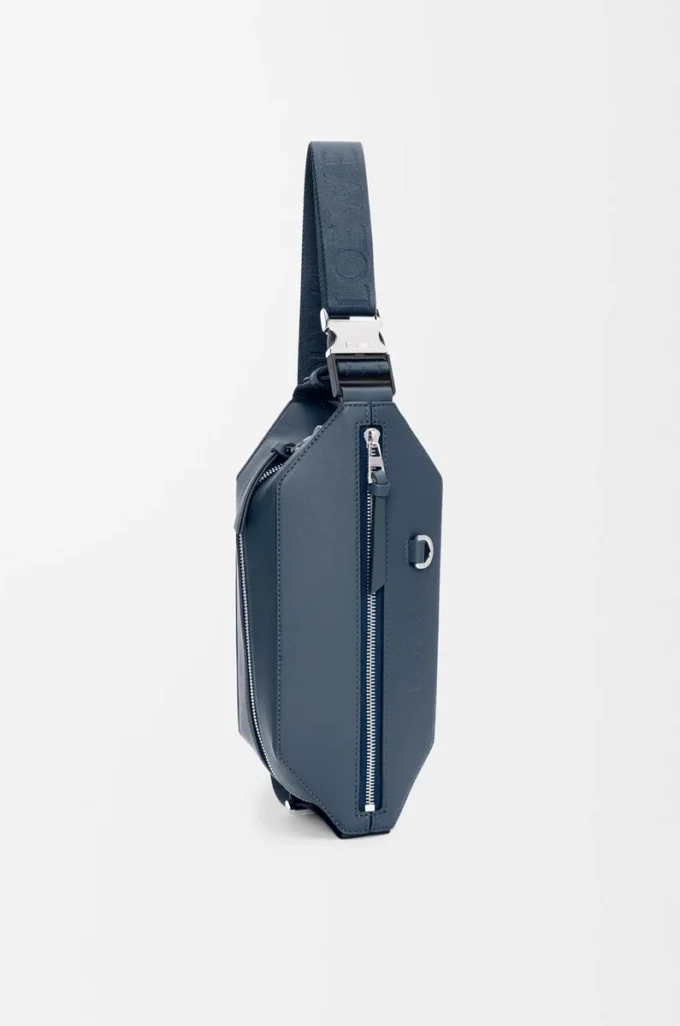Convertible Sling aus klassischem Kalbsleder Indigo Dye