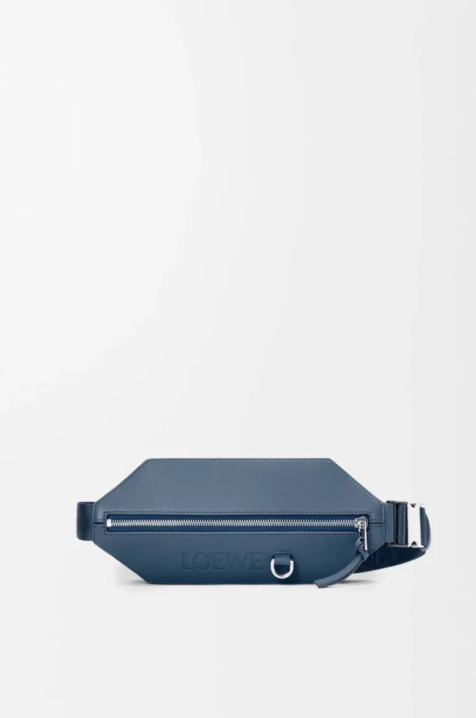 Convertible Sling aus klassischem Kalbsleder Indigo Dye