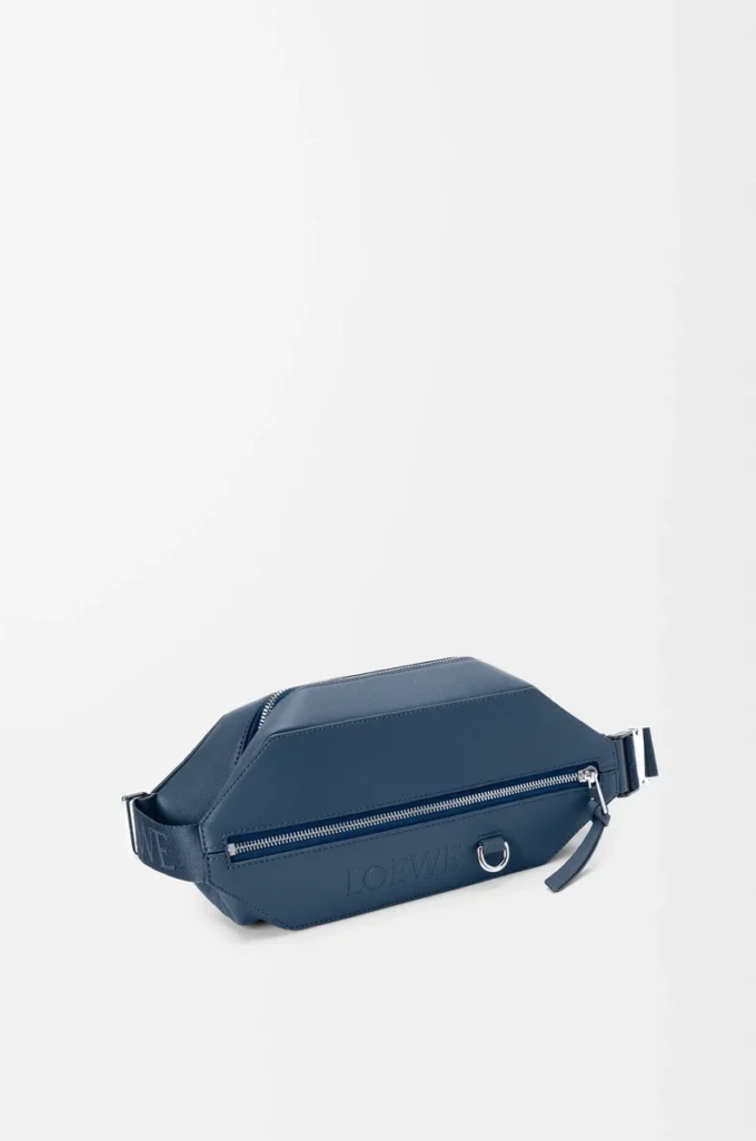 Convertible Sling aus klassischem Kalbsleder Indigo Dye