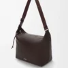 Cubi Crossbody-Tasche aus geschmeidigem genarbtem Kalbsleder in Oxblood
