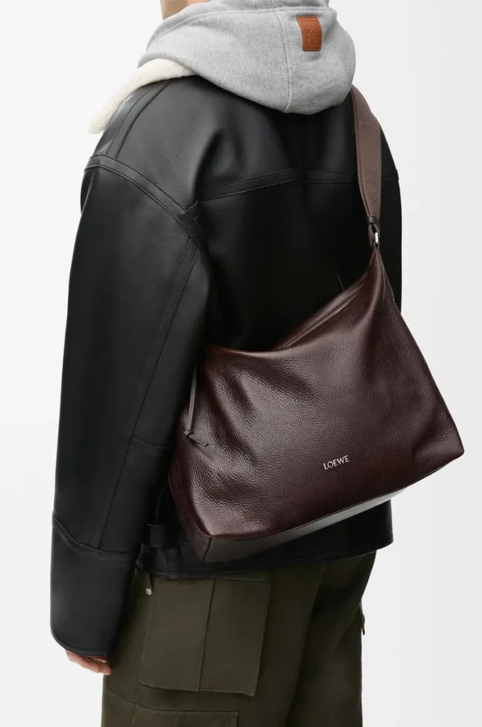 Cubi Crossbody-Tasche aus geschmeidigem genarbtem Kalbsleder in Oxblood