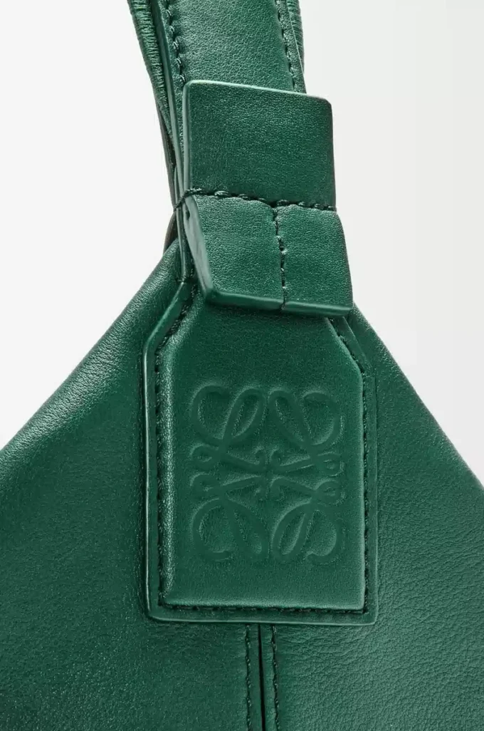 Cubi Crossbody-Tasche aus geschmeidigem, glattem Kalbsleder und Jacquard Evergreen