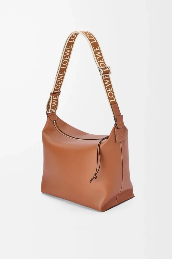 Cubi Crossbody-Tasche aus geschmeidigem, glattem Kalbsleder und Jacquard in Hellbraun