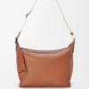 Cubi Crossbody-Tasche aus geschmeidigem, glattem Kalbsleder und Jacquard in Hellbraun
