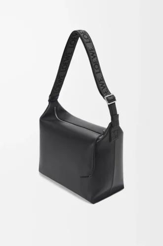 Cubi Crossbody-Tasche aus geschmeidigem, glattem Kalbsleder und Jacquard in Schwarz