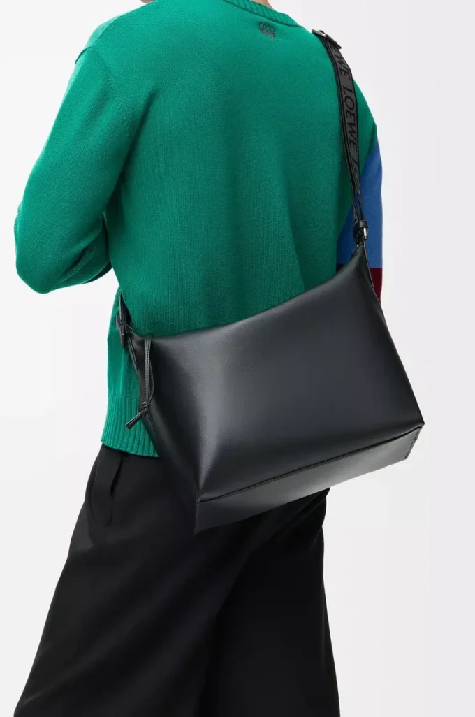 Cubi Crossbody-Tasche aus geschmeidigem, glattem Kalbsleder und Jacquard in Schwarz