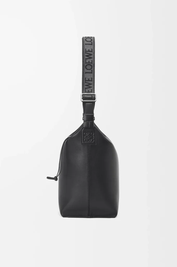 Cubi Crossbody-Tasche aus geschmeidigem, glattem Kalbsleder und Jacquard in Schwarz
