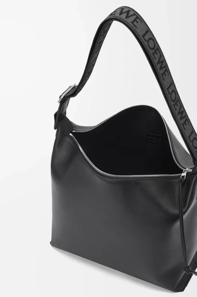 Cubi Crossbody-Tasche aus geschmeidigem, glattem Kalbsleder und Jacquard in Schwarz