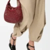 Diamond Hobo-Tasche aus Kalbsleder in Kirschrot