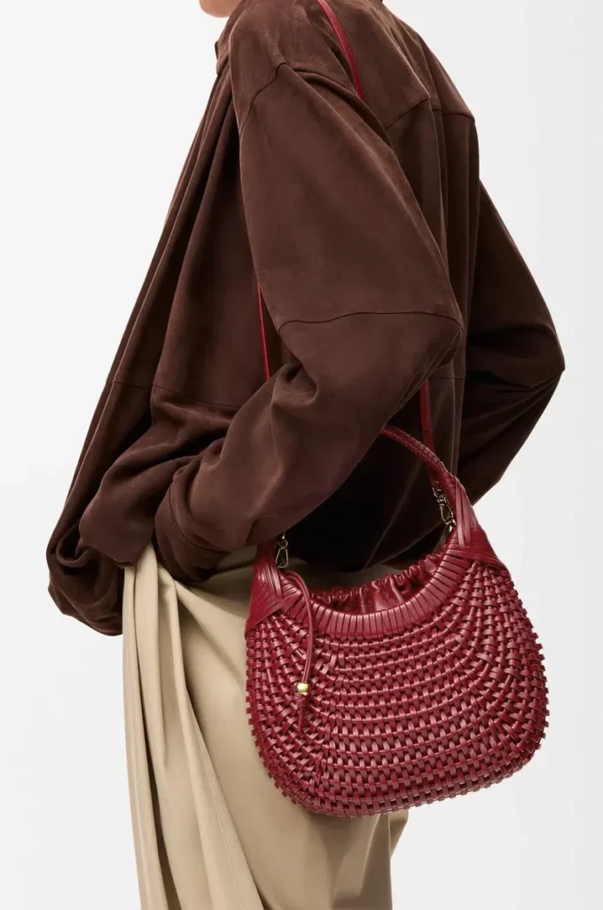 Diamond Hobo-Tasche aus Kalbsleder in Kirschrot