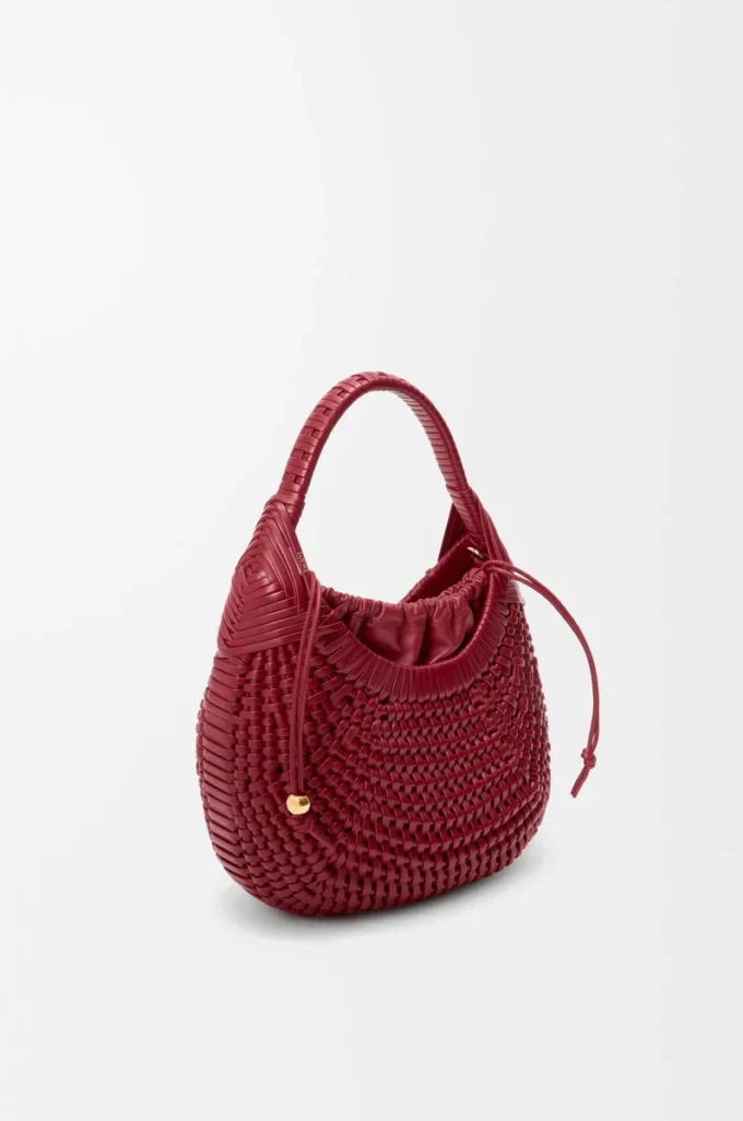 Diamond Hobo-Tasche aus Kalbsleder in Kirschrot