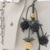 Beeren-Anhänger aus klassischem Kalbsleder in Schwarz/Grün