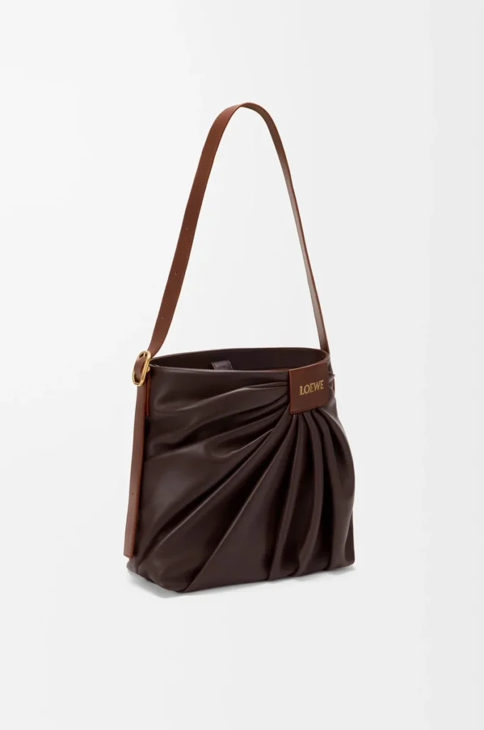 Draped Tote aus weichem Nappalammleder Dunkelbraun