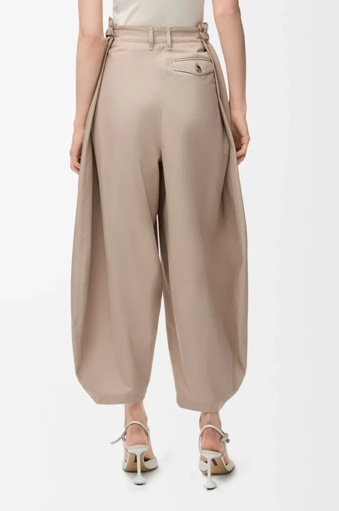 Drapierte Hose aus Baumwolle und Seide Beige