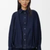 Drapiertes Hemd aus Denim in Dunkelindigo