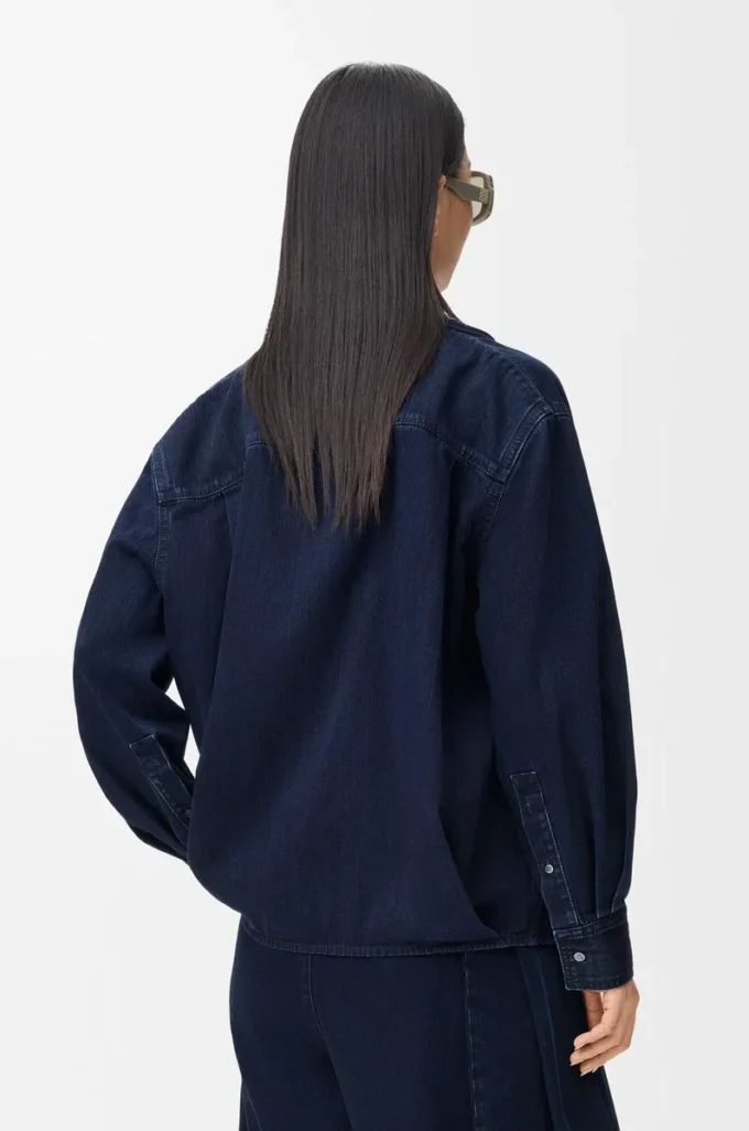 Drapiertes Hemd aus Denim in Dunkelindigo