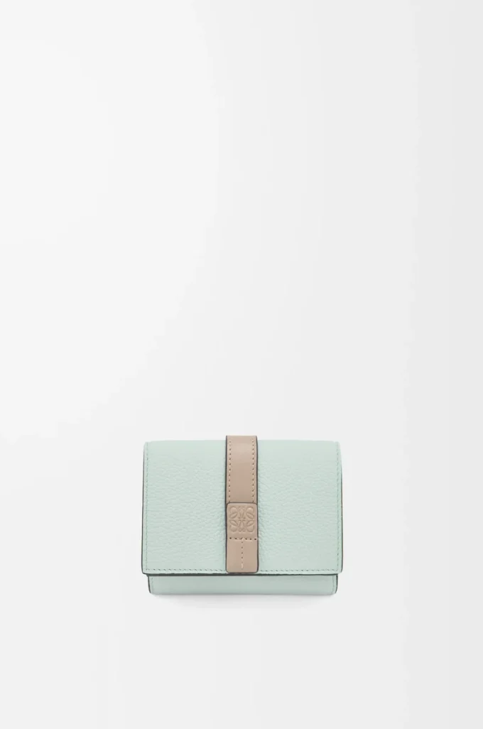 Dreifach gefaltete Brieftasche aus weichem genarbtem Kalbsleder Frozen/Clay